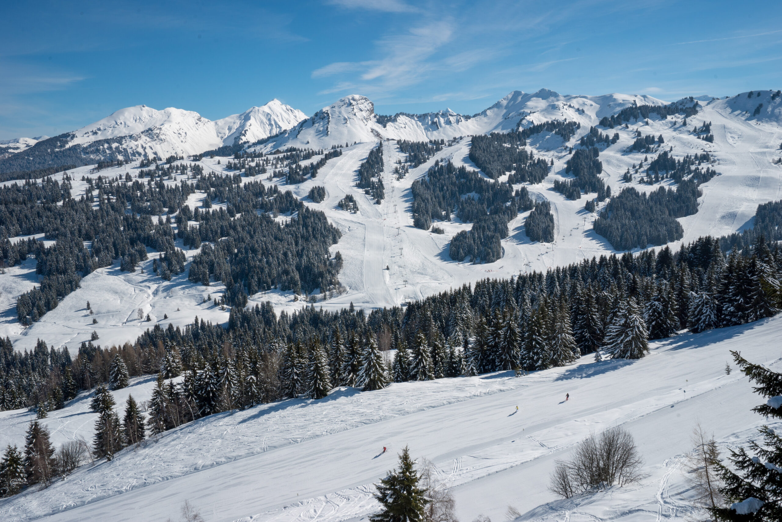 Les Gets Station de ski Haute Savoie Vacances montagne été et hiver