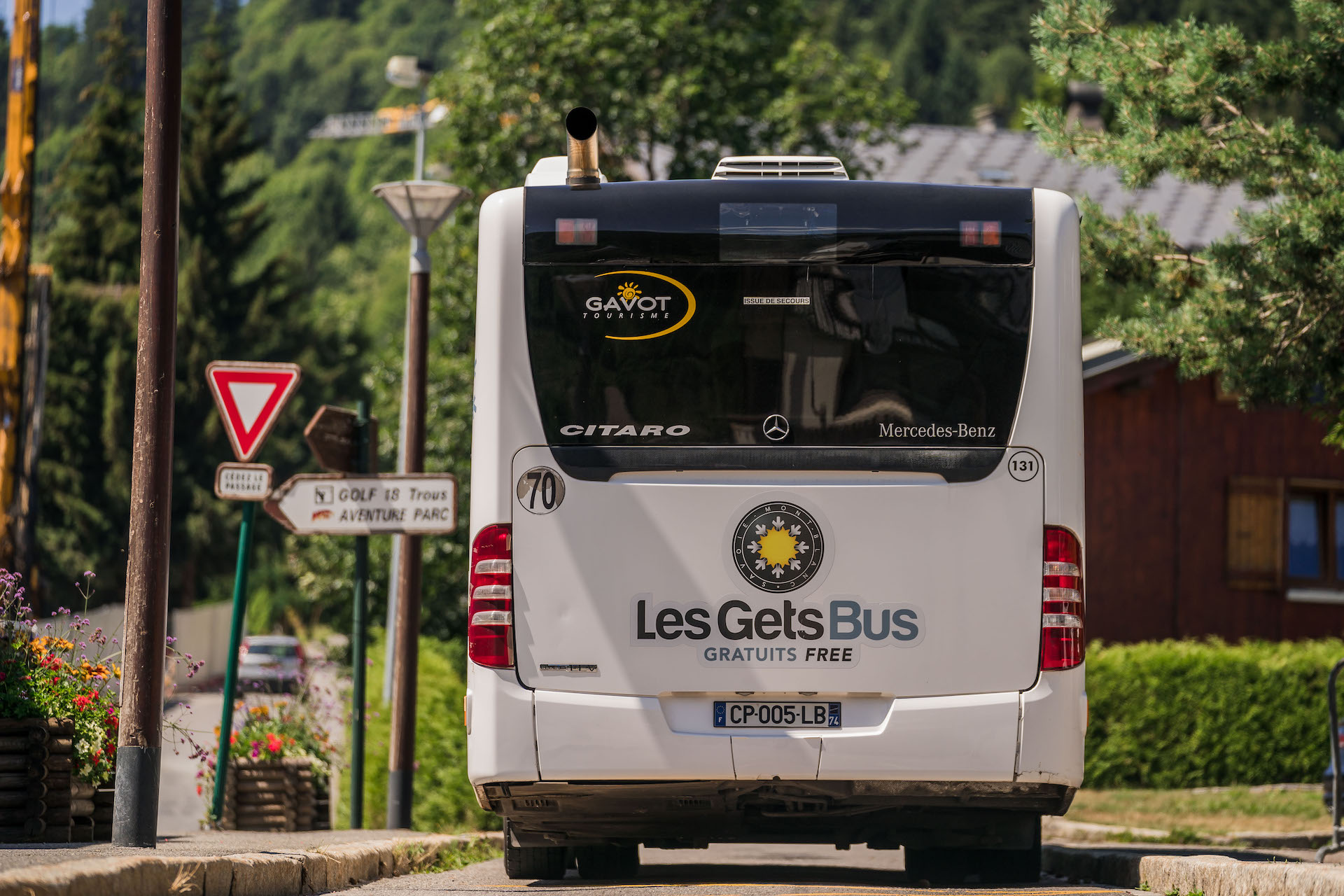 Free shuttle driving in Les Gets village