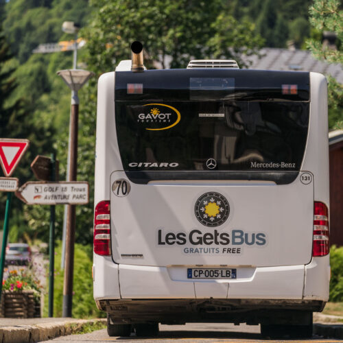 Bus gratuit circulant dans le village des Gets